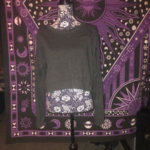 Women’s cropped long sleeve top